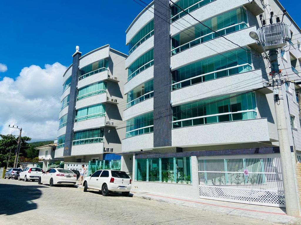  Apto NOVO com 2 suítes e Piscina