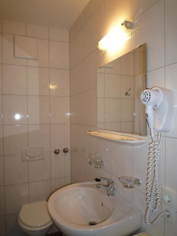 Koupelna v ubytování Hotel Echinger Hof