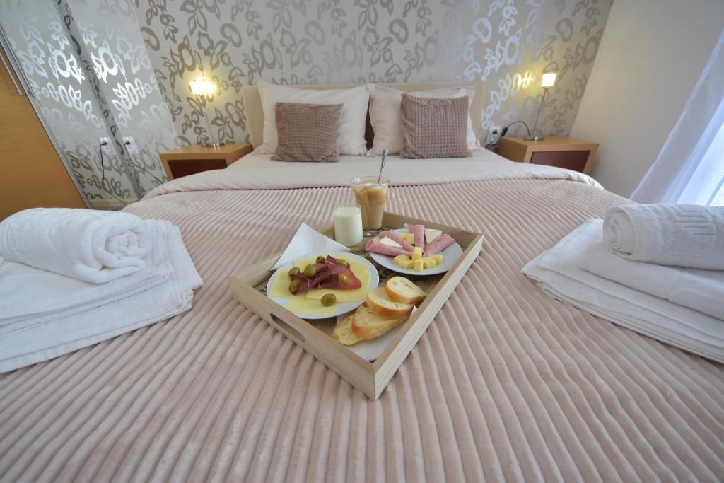 Jídlo v hotelu nebo okolí