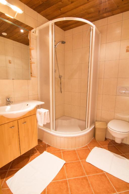 Koupelna v ubytování Hotel Rosengarten