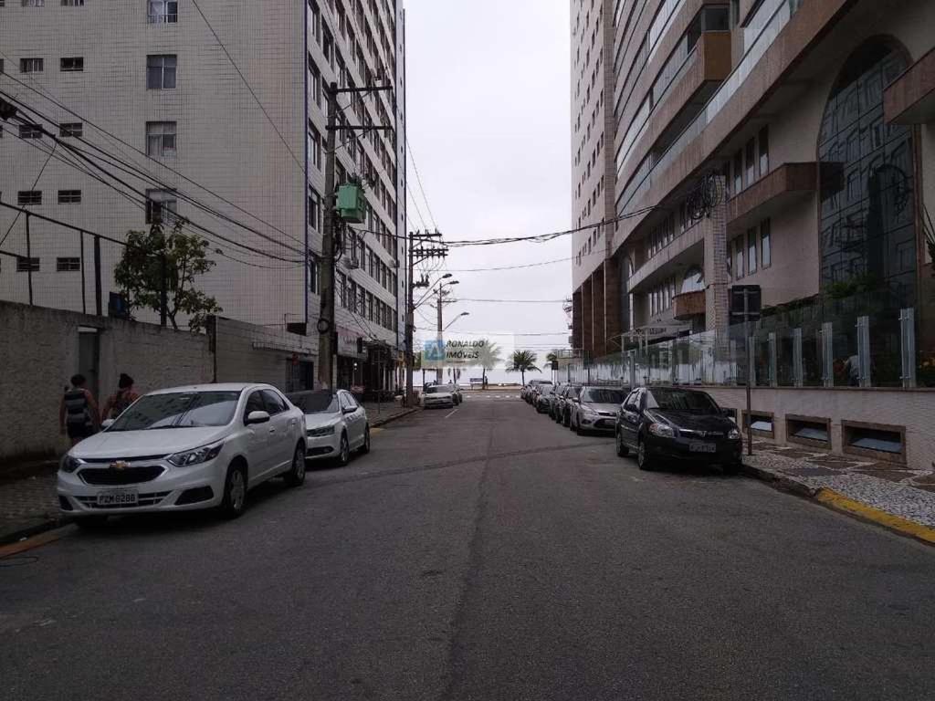  Kitnet 50 metros da Praia e Shopping BOQUEIRÃO