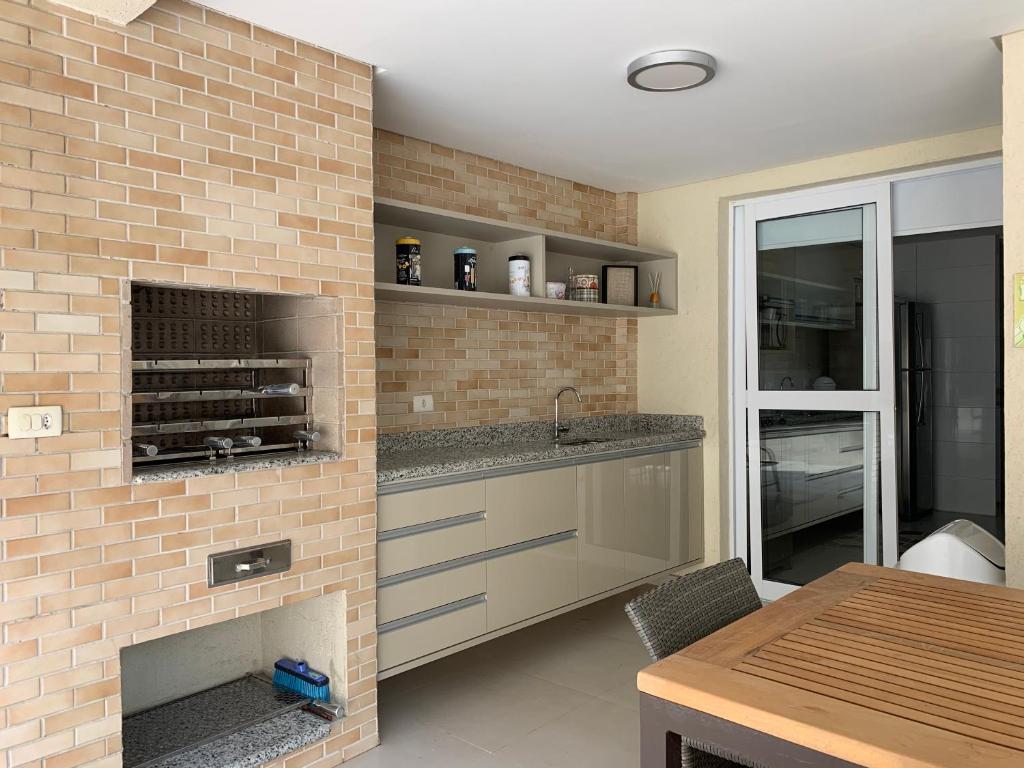  Enseada a 100m da praia