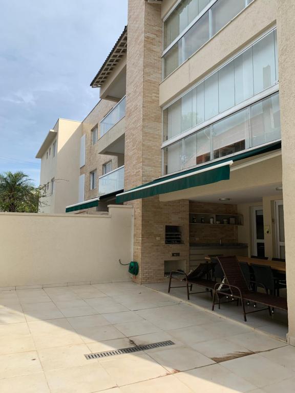  Enseada a 100m da praia