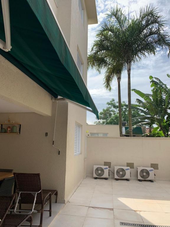  Enseada a 100m da praia