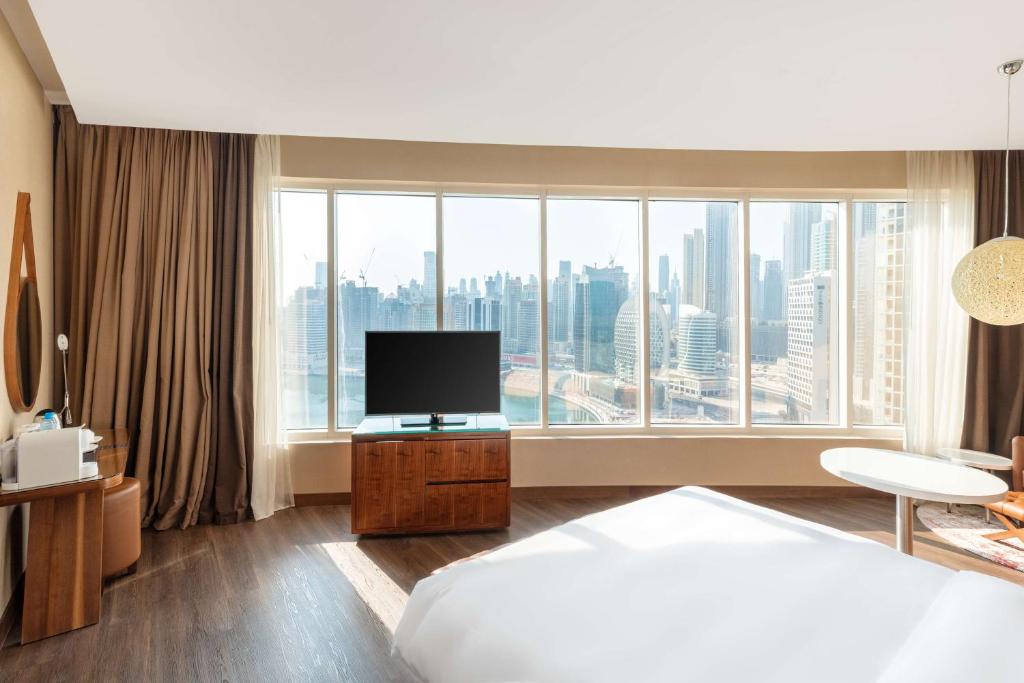 A television and/or entertainment centre at Radisson Blu Hotel, Dubai Canal View