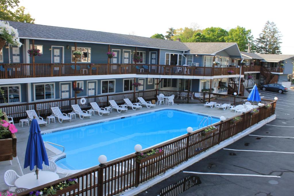 Bazén v ubytování Lake Haven Motel nebo v jeho okolí