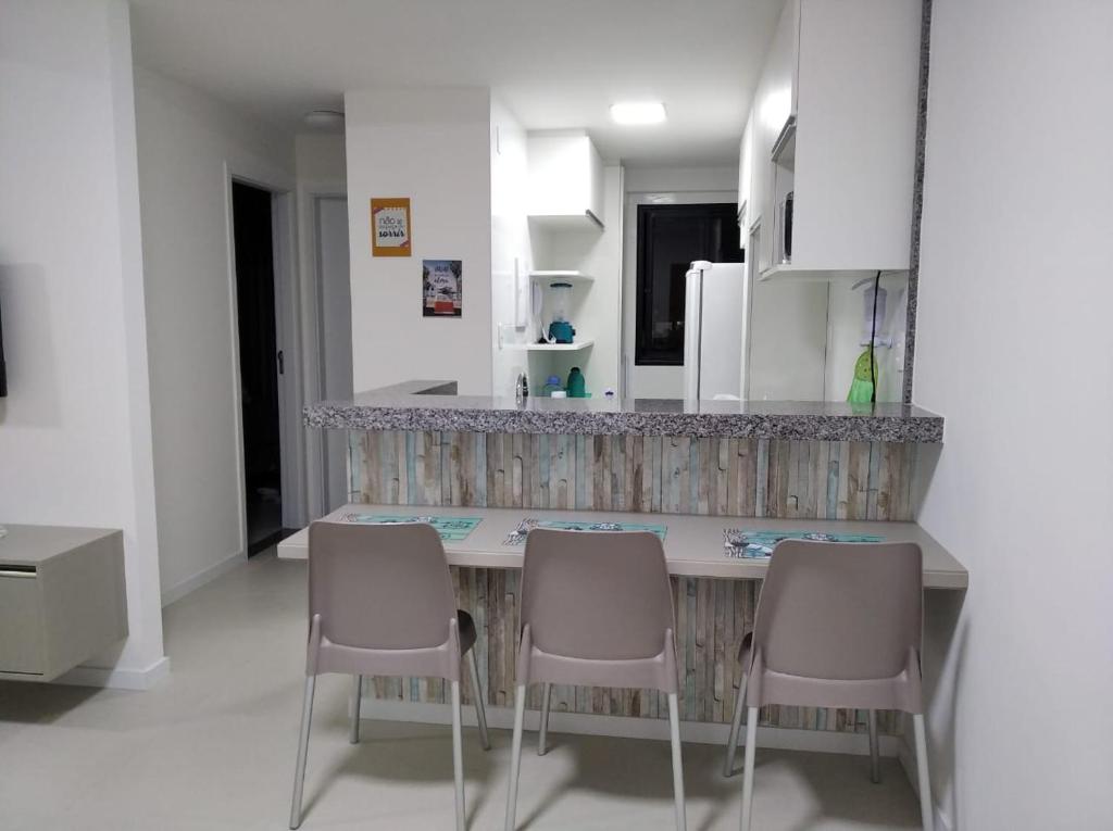  Flat Novo Guarajuba à beira do lago
