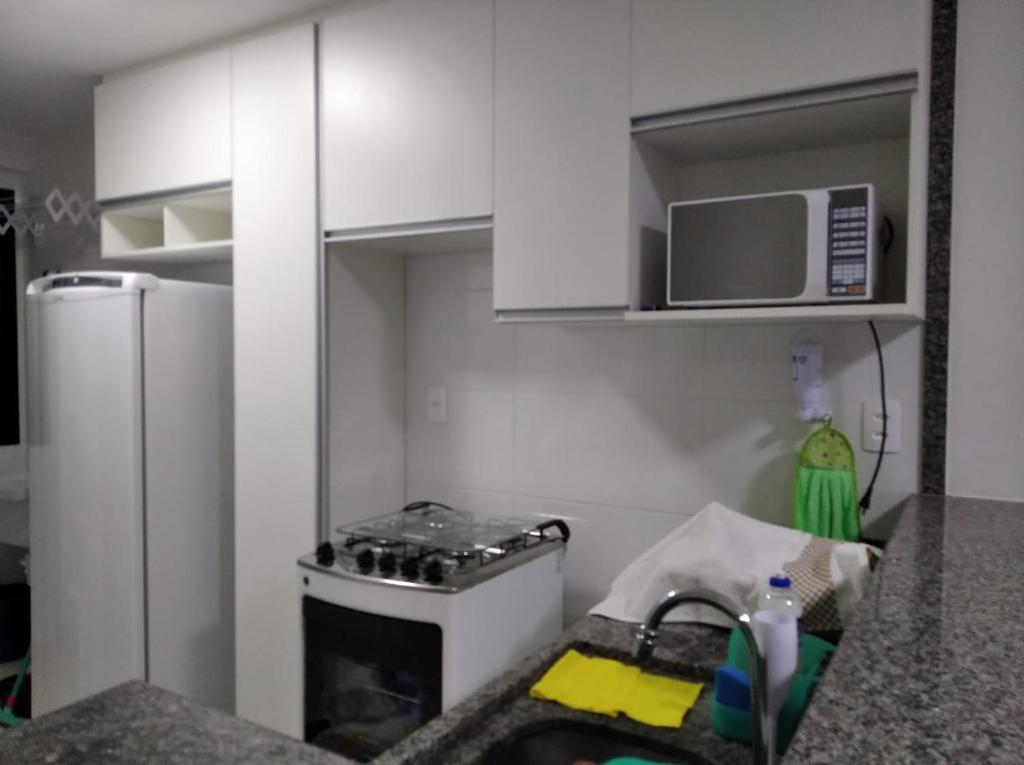  Flat Novo Guarajuba à beira do lago