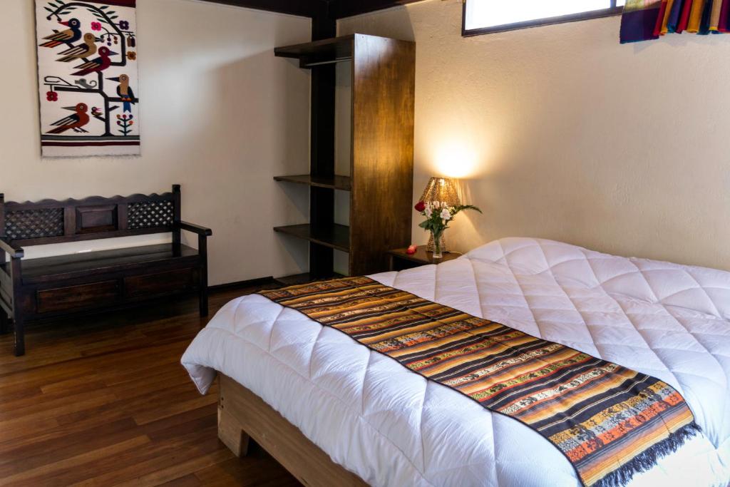 Postel nebo postele na pokoji v ubytování Hostal Alcala