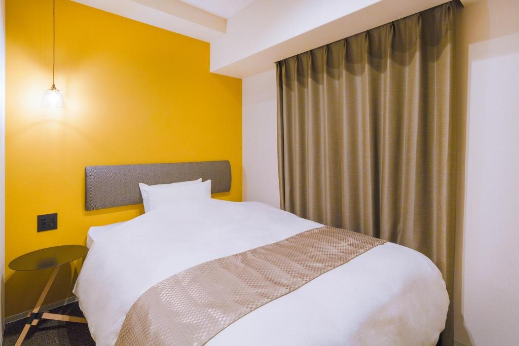 Postel nebo postele na pokoji v ubytování Hotel M's Est Shijo Karasuma