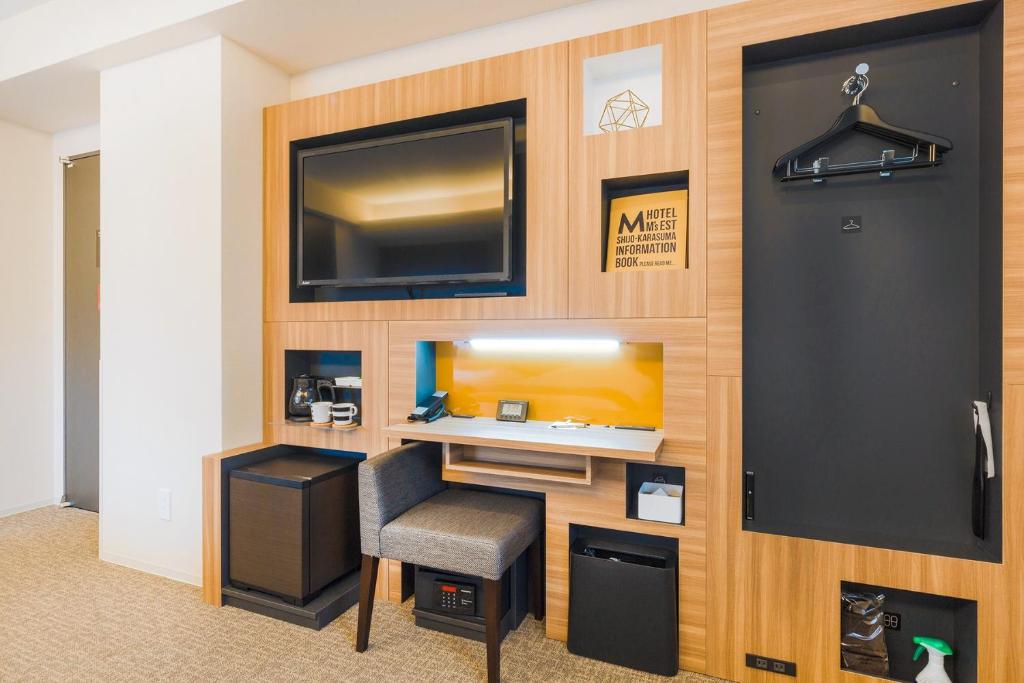 TV a/nebo společenská místnost v ubytování Hotel M's Est Shijo Karasuma