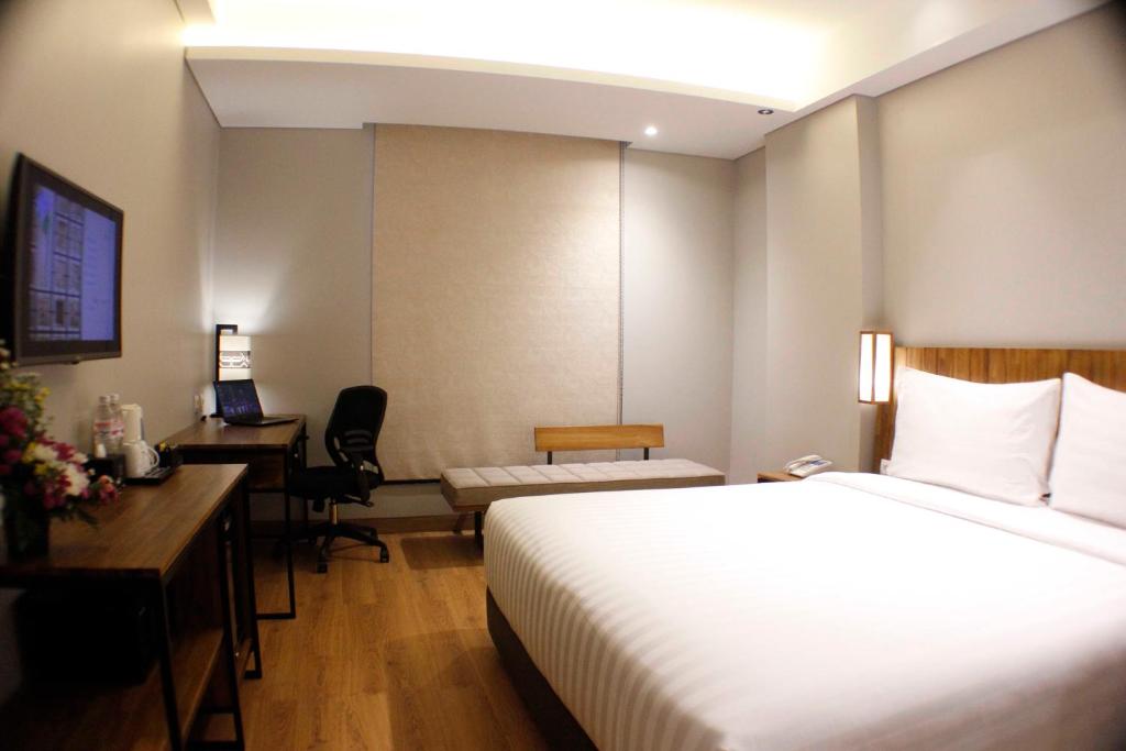 Postel nebo postele na pokoji v ubytování BATIQA Hotel Lampung