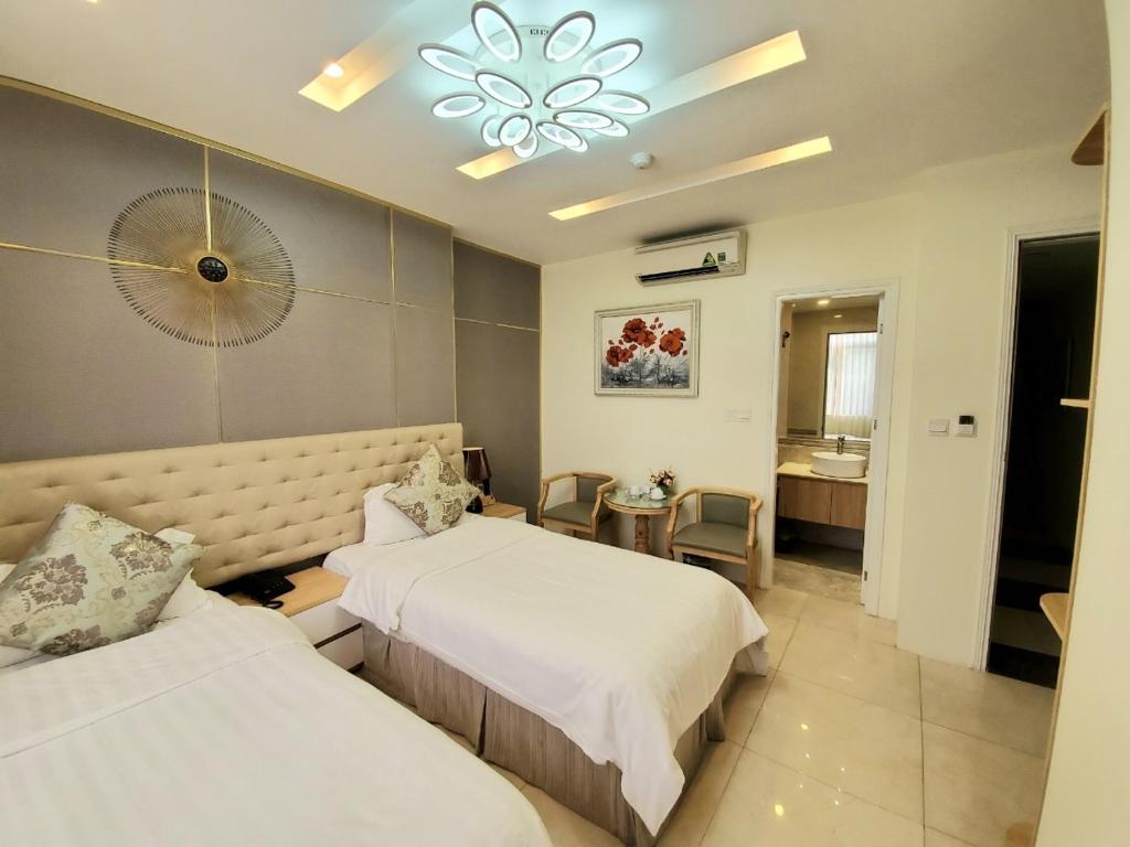Postel nebo postele na pokoji v ubytování DLmos Hanoi Hotel