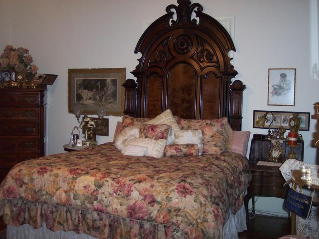 Shadowlawn Bed and Breakfast - Master King Suite