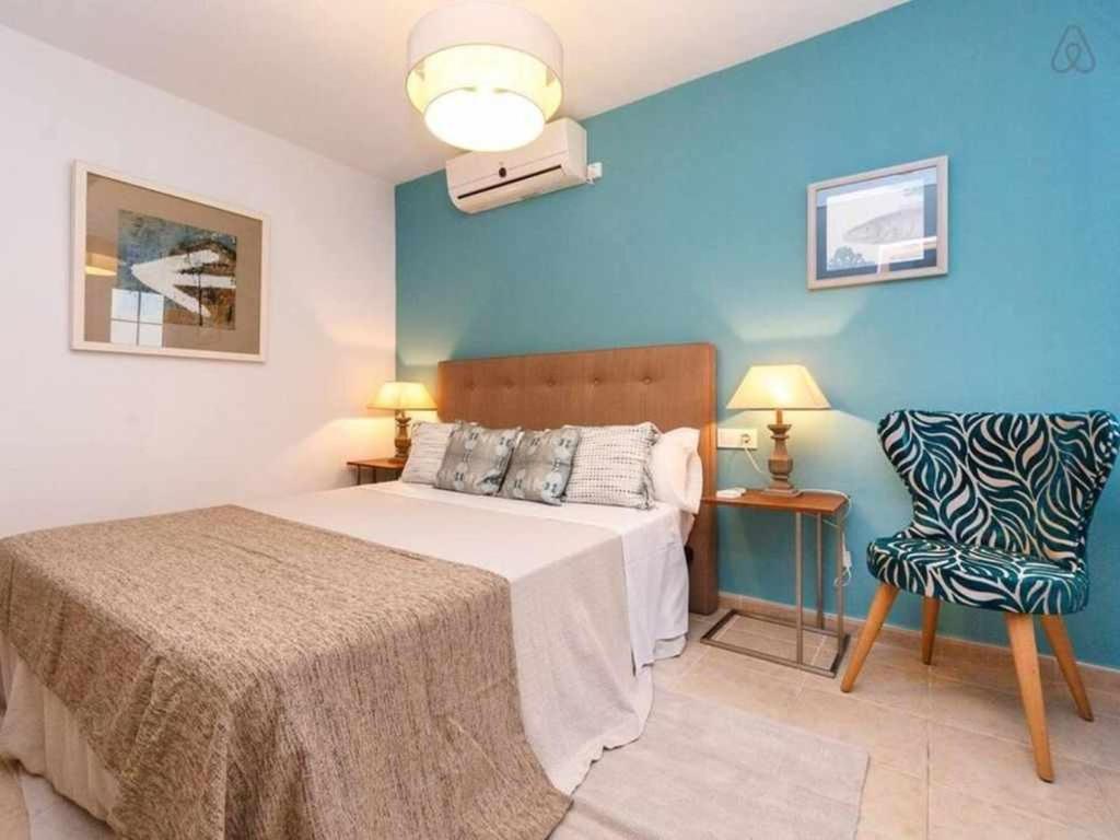 Postel nebo postele na pokoji v ubytování VILLA JARAMA Elegante chalet cerca de la playa