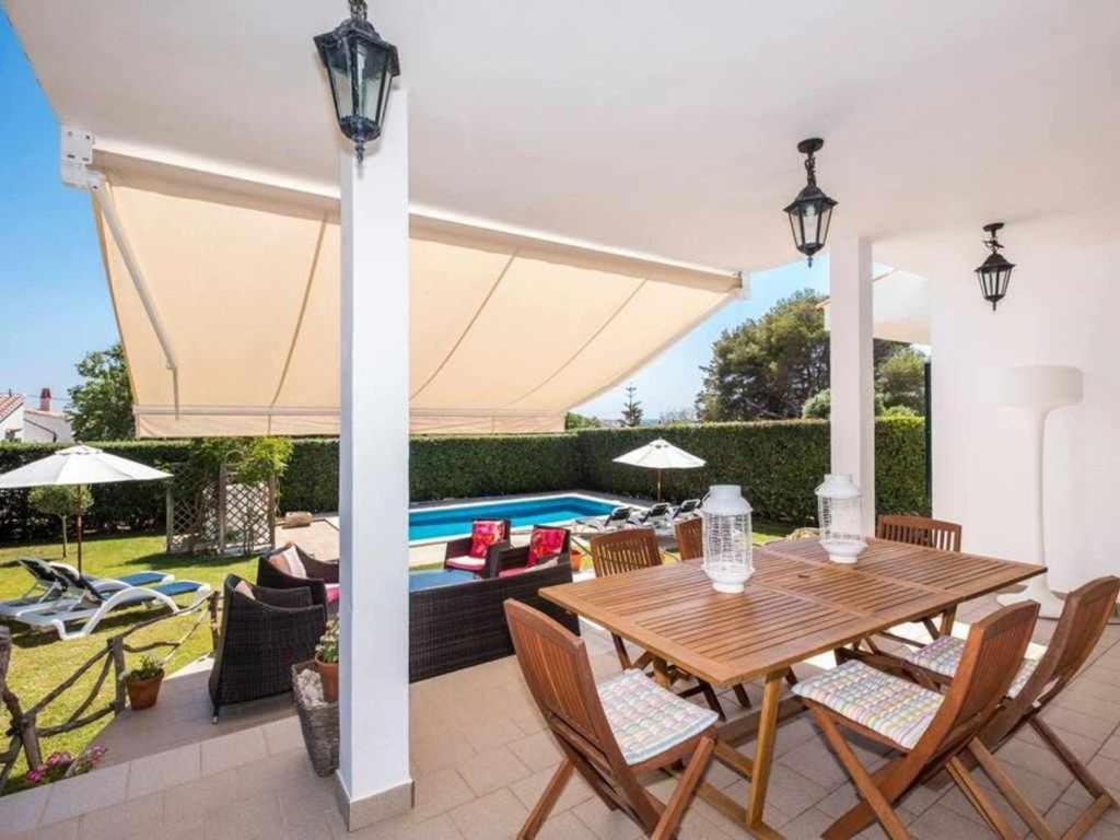 Bazén v ubytování VILLA JARAMA Elegante chalet cerca de la playa nebo v jeho okolí