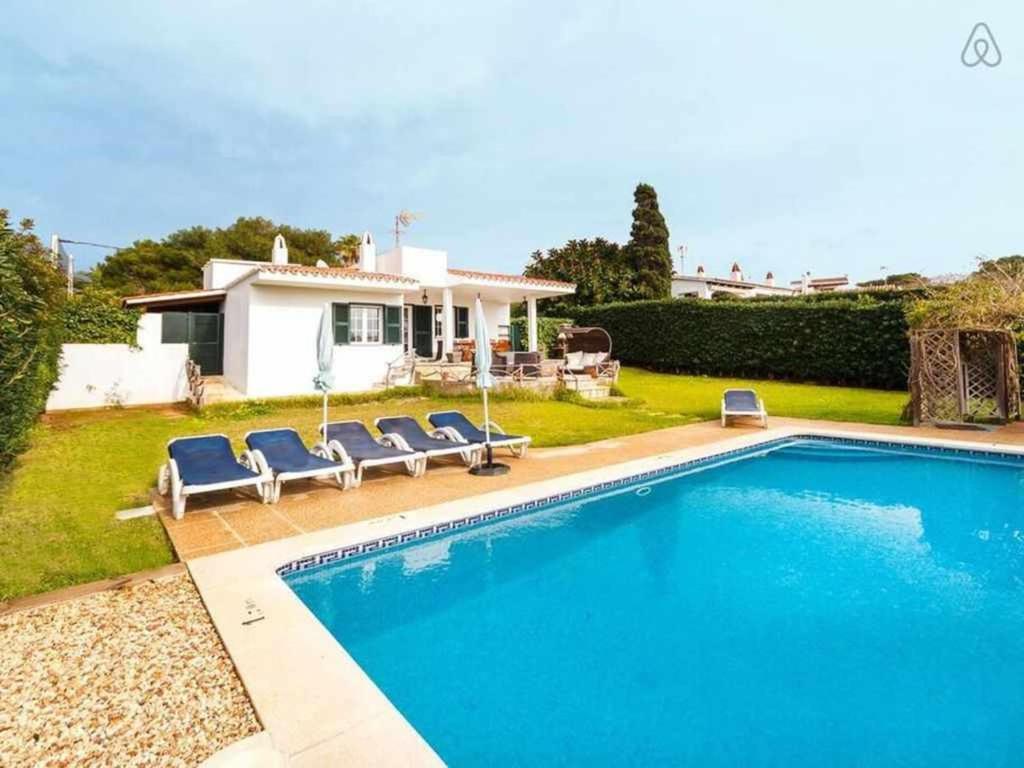 Bazén v ubytování VILLA JARAMA Elegante chalet cerca de la playa nebo v jeho okolí