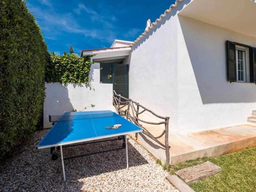 Stolní tenis v ubytování VILLA JARAMA Elegante chalet cerca de la playa nebo okolí