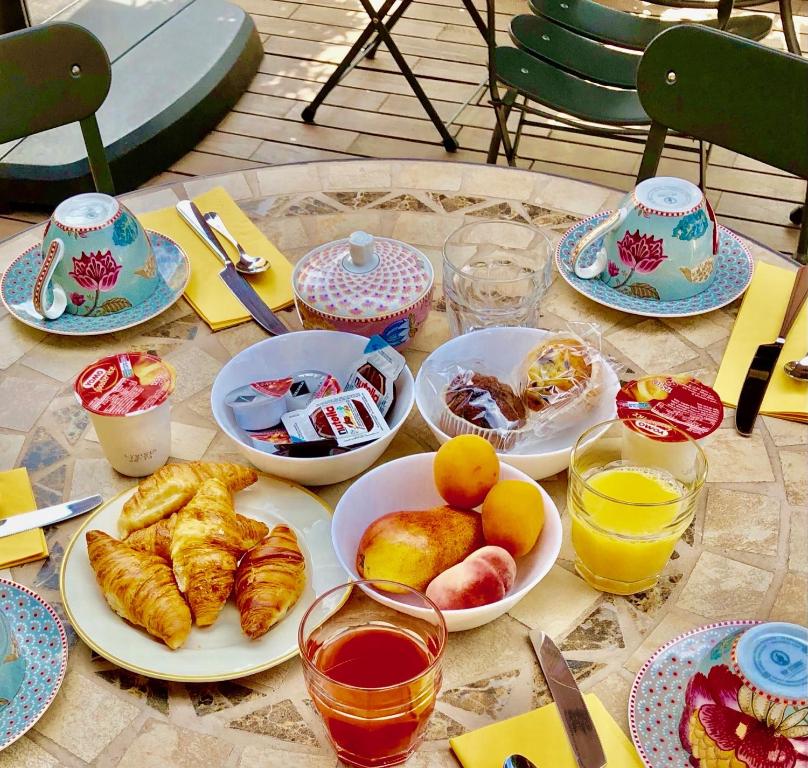 Jedlo v ubytovaní bed & breakfast alebo blízkom okolí