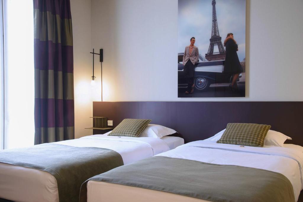 Ένα ή περισσότερα κρεβάτια σε δωμάτιο στο Tilsitt Etoile Paris