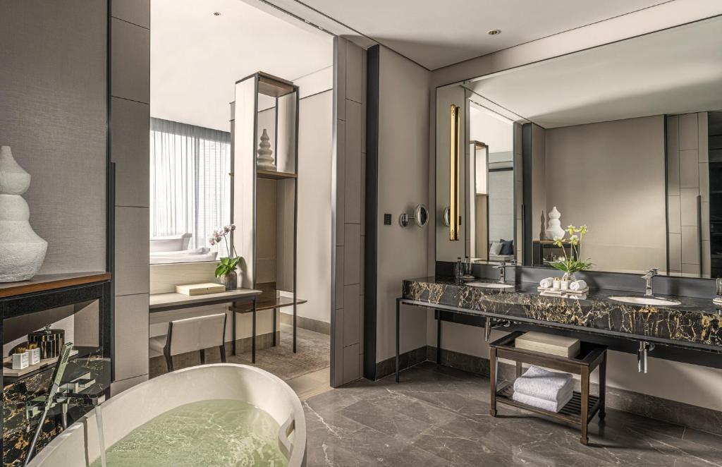 Four Seasons Hotel Bangkok at Chao Phraya River - 9