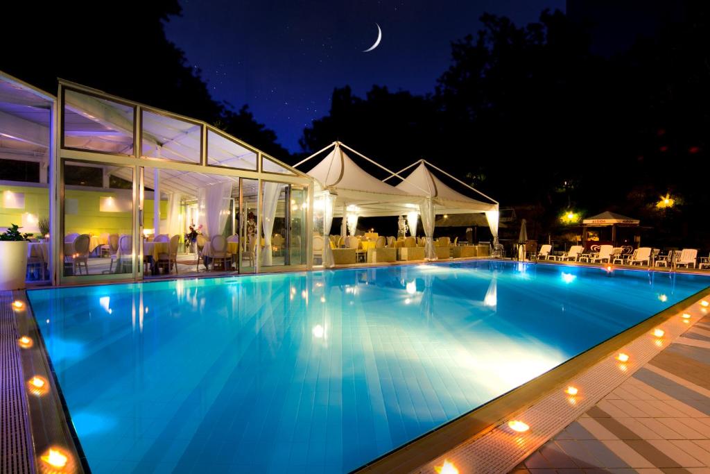 Bazén v ubytování Hotel Posta nebo v jeho okolí
