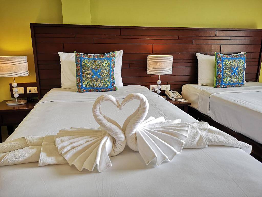 Posteľ alebo postele v izbe v ubytovaní Seven Seas Hotel Patong Beach