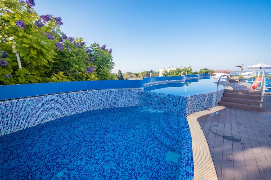 Bazén v ubytování Avlida Hotel nebo v jeho okolí