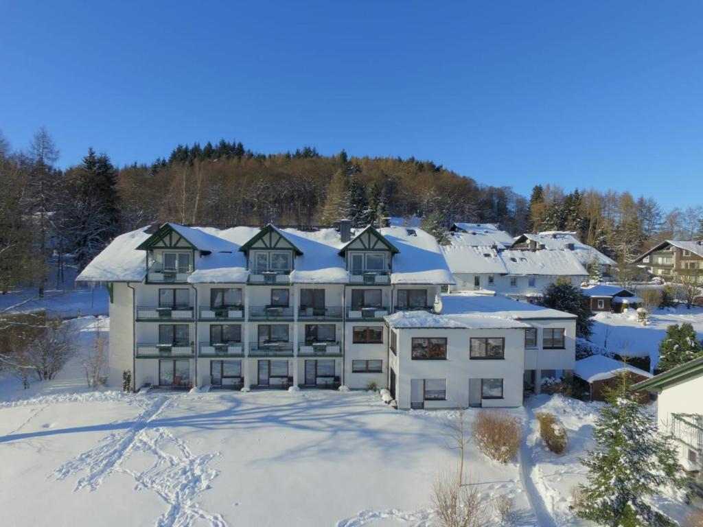 Hotel & Ferienappartements Edelweiss v zimě