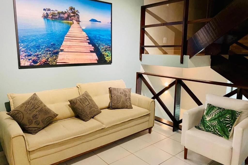  Apartamento C/ Piscina no Centro de Ubatuba