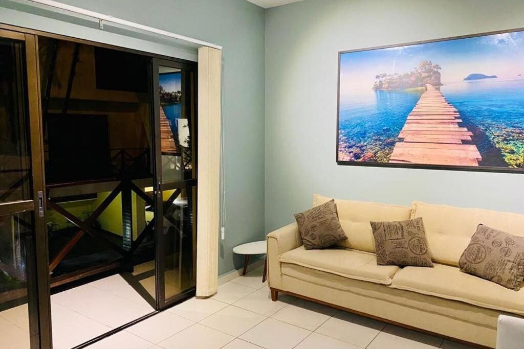  Apartamento C/ Piscina no Centro de Ubatuba