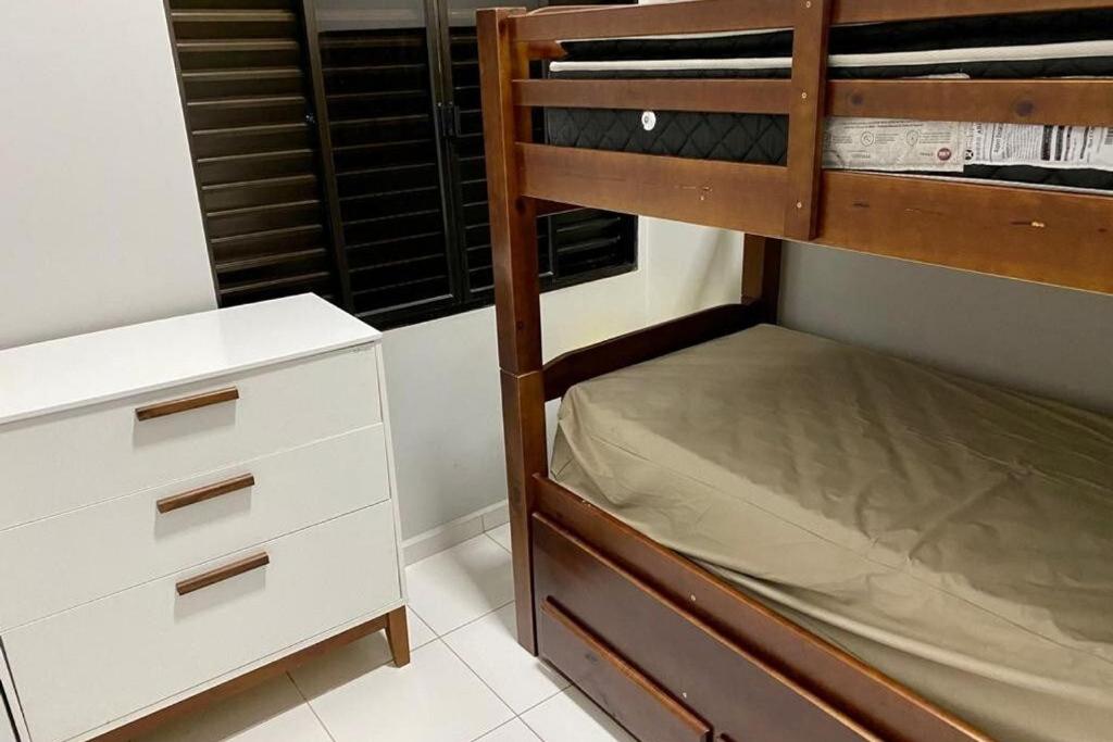  Apartamento C/ Piscina no Centro de Ubatuba