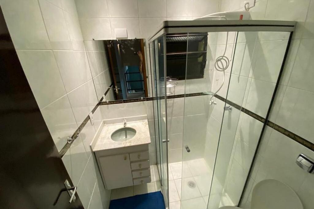  Apartamento C/ Piscina no Centro de Ubatuba