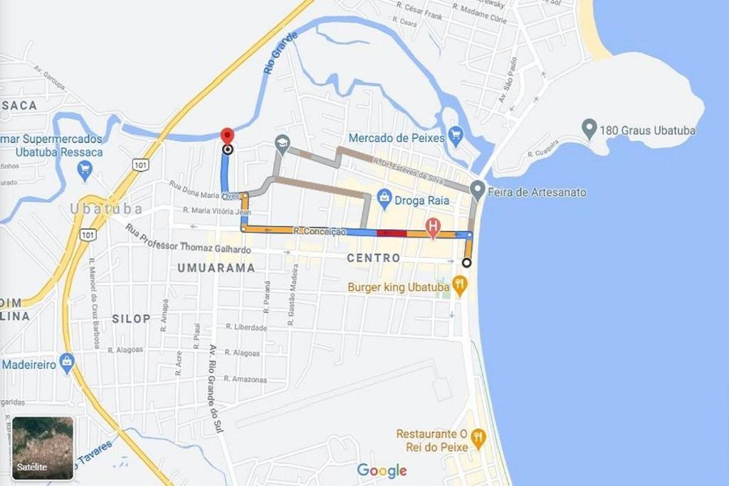  Apartamento C/ Piscina no Centro de Ubatuba