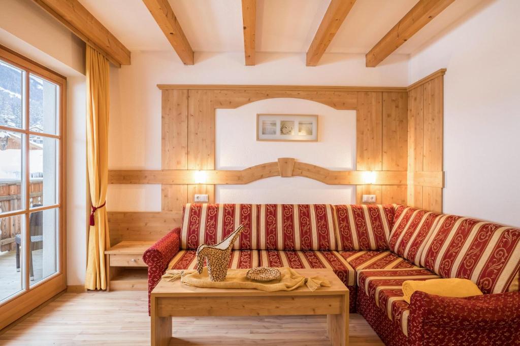 a living room with a couch and a table at Apartment Bärental - Gruberhof in San Giacomo