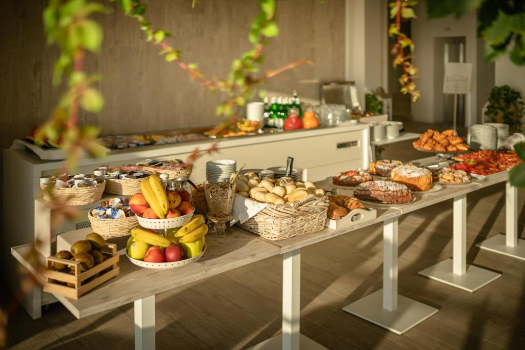 a table filled with different types of fruits and vegetables at Stellamare in Caorle