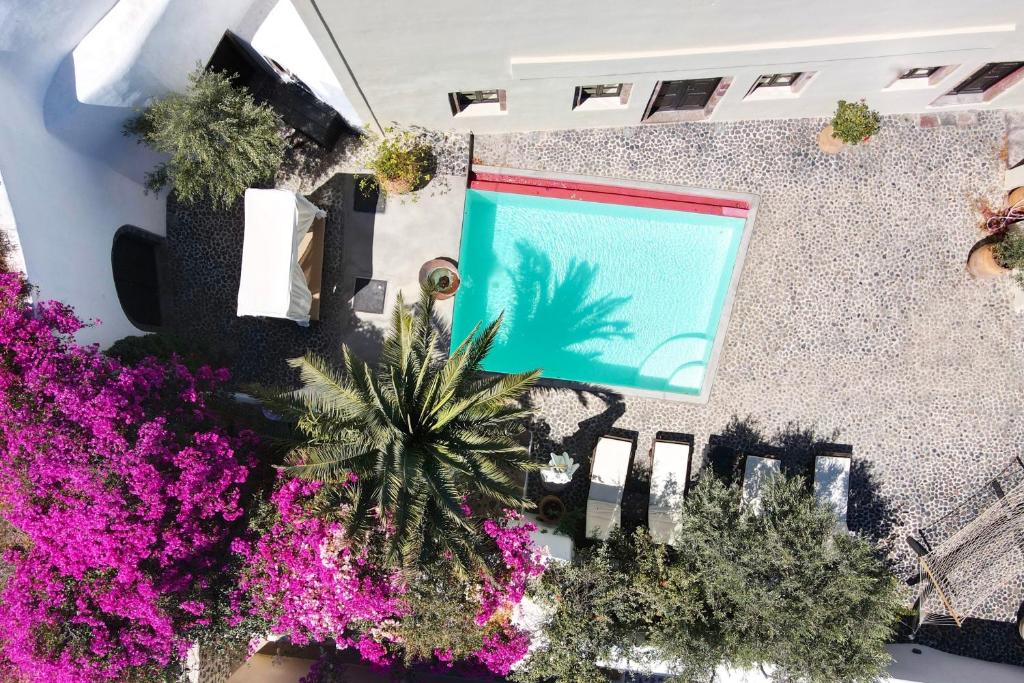 Basen w obiekcie Santorini Heritage Villas lub w pobliżu