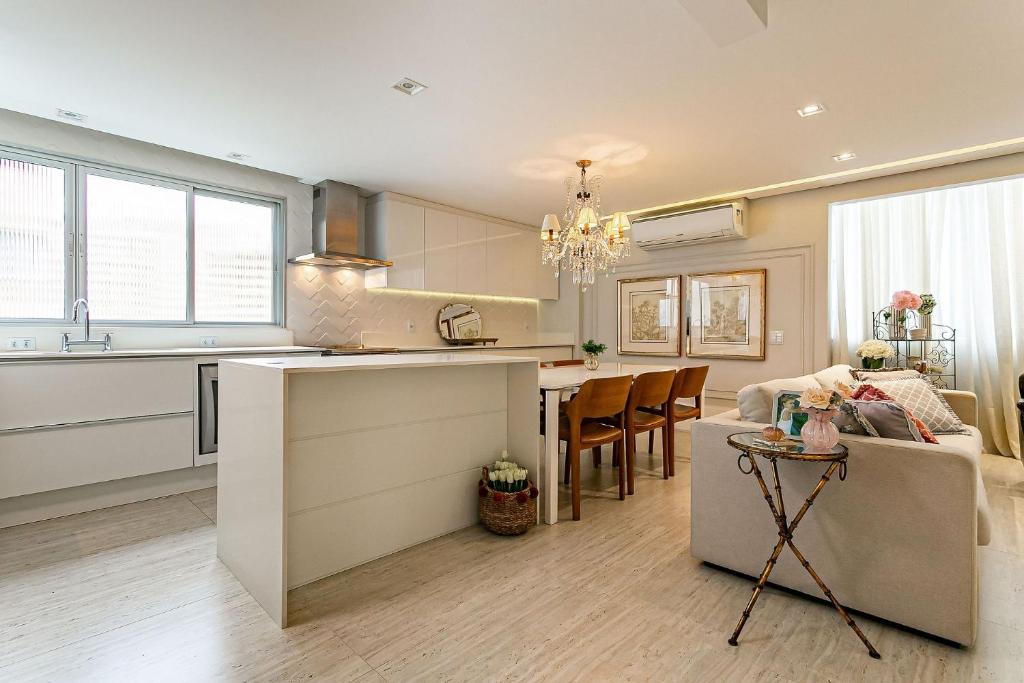  Apartamento Moderno e Aconchegante com ótima Localização CA19I