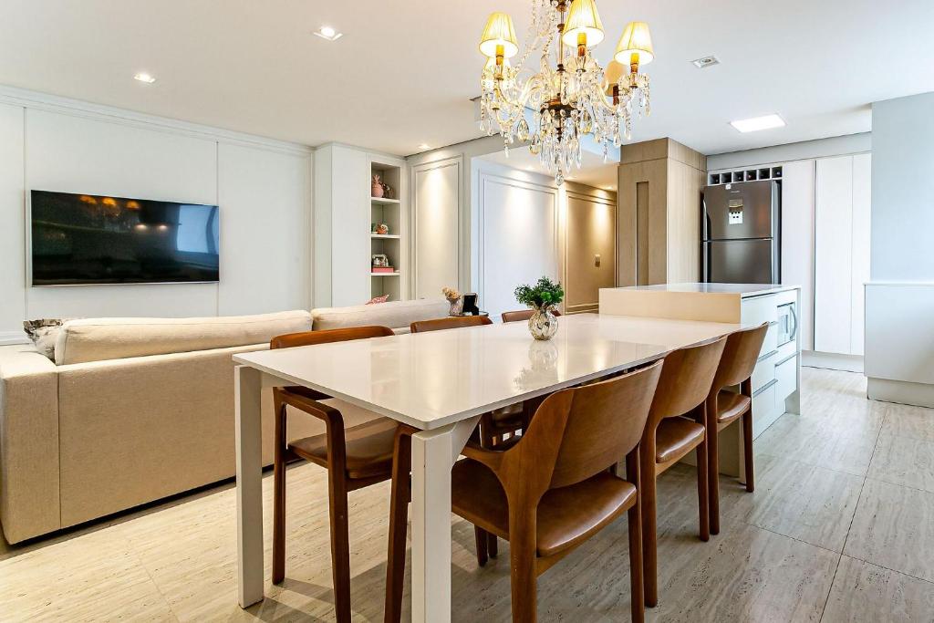  Apartamento Moderno e Aconchegante com ótima Localização CA19I