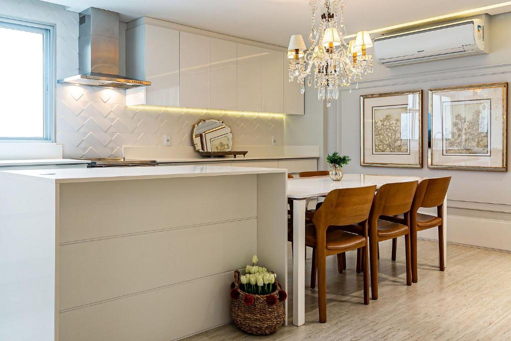  Apartamento Moderno e Aconchegante com ótima Localização CA19I