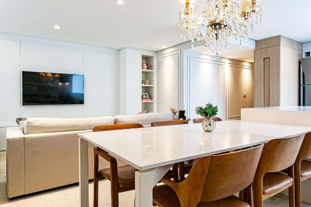  Apartamento Moderno e Aconchegante com ótima Localização CA19I