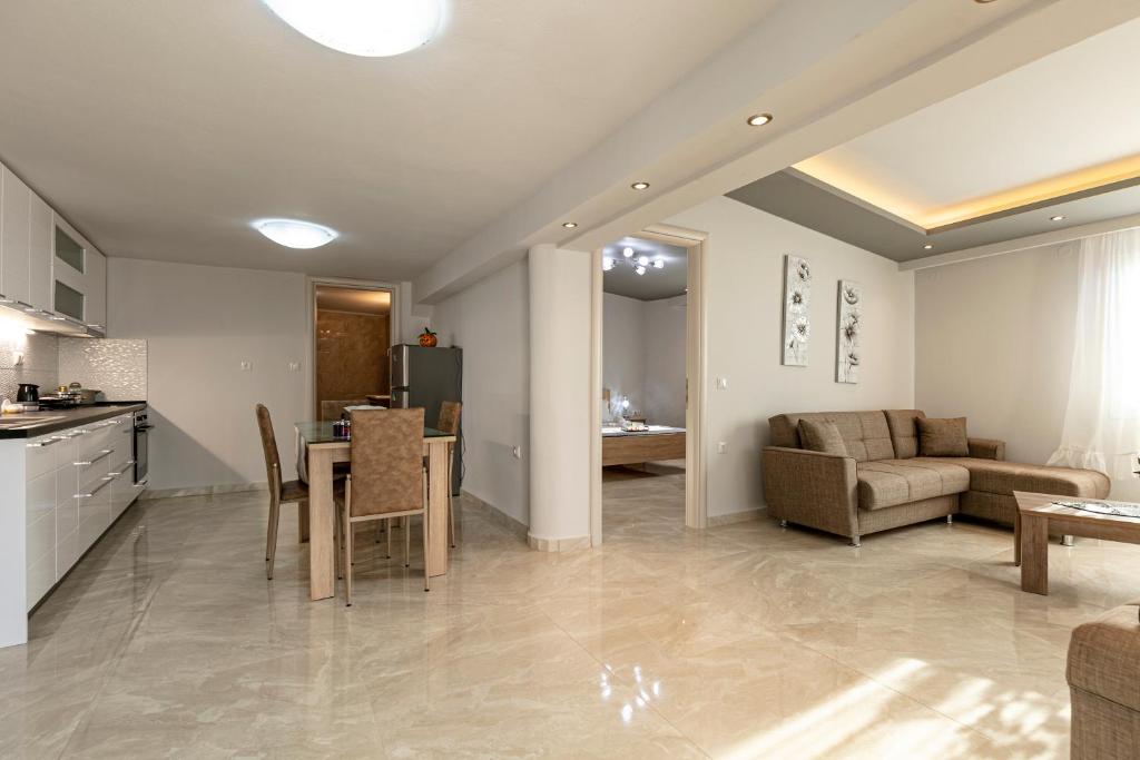 Kuchyňa alebo kuchynka v ubytovaní Loridis View Apartments