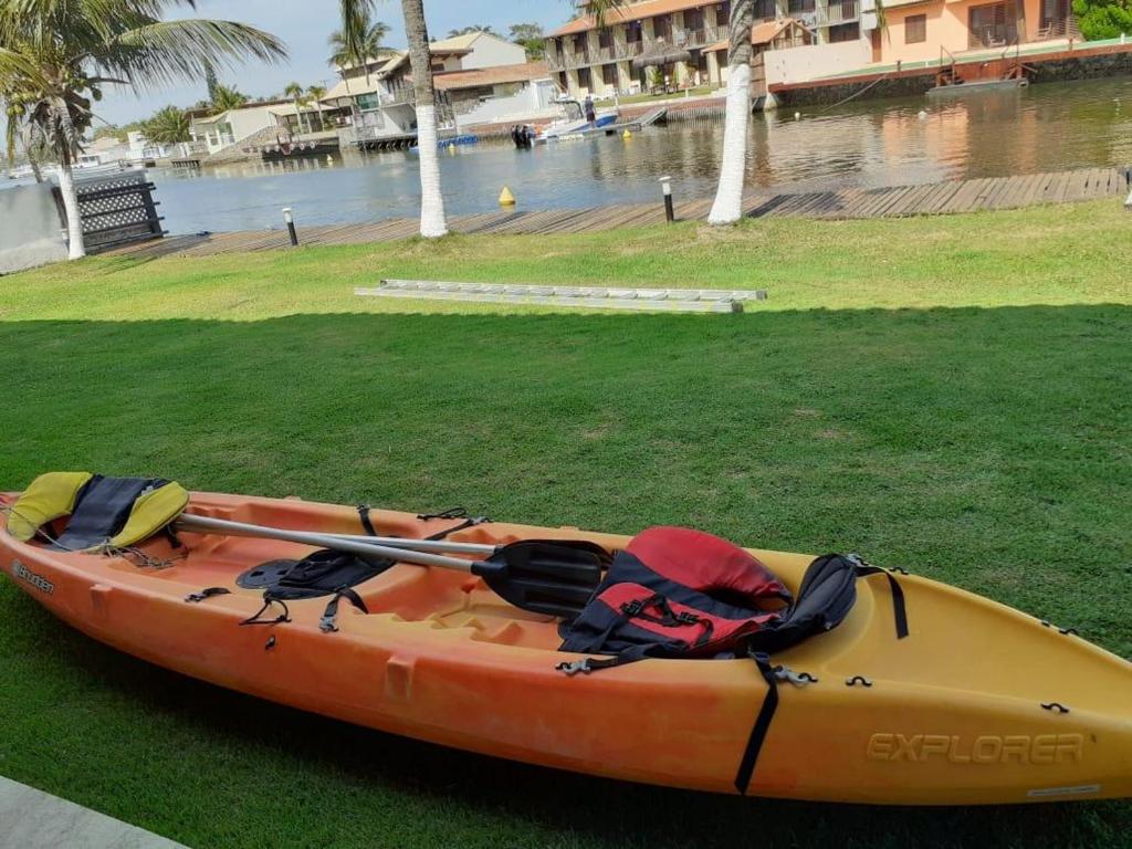  Linda e espaçosa casa de frente para o canal proximo a Ilha do Japonês!!
