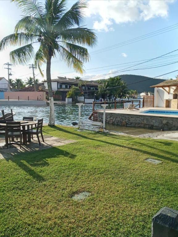  Linda e espaçosa casa de frente para o canal proximo a Ilha do Japonês!!