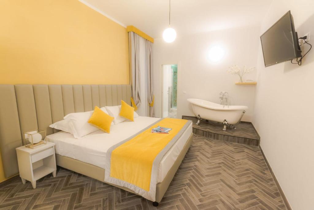 Posteľ alebo postele v izbe v ubytovaní Frattina FF italian suites