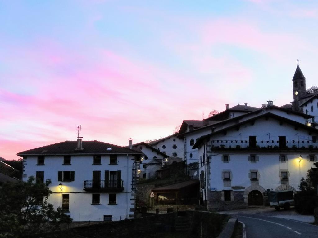 Hostal Ezkurra reservar