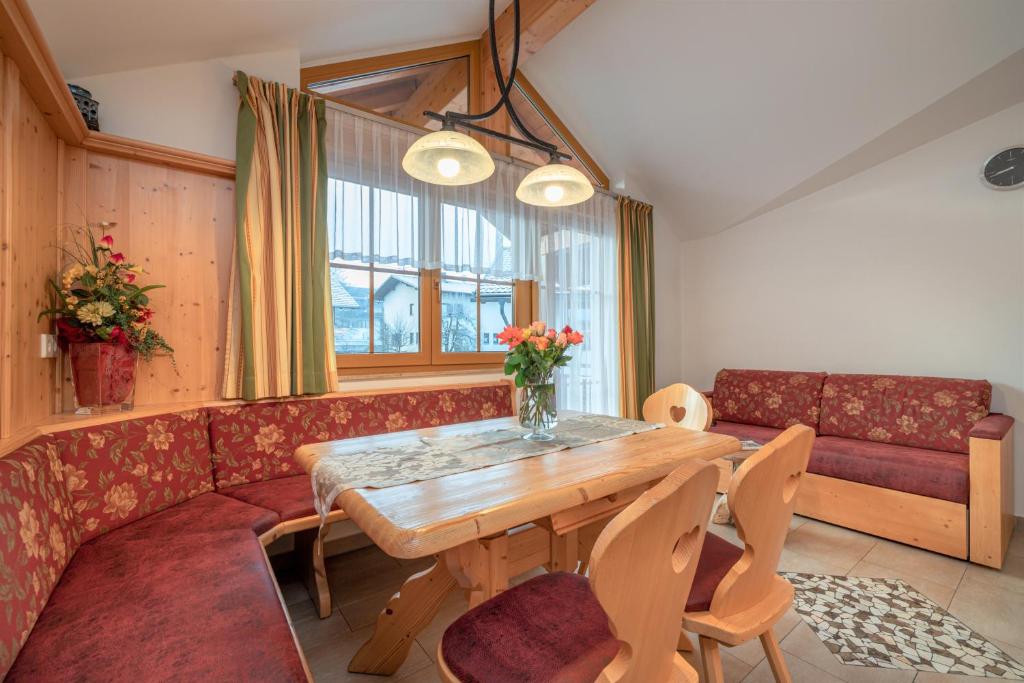 a living room with a wooden table and a couch at Appartements Umfahrer in Tröpolach