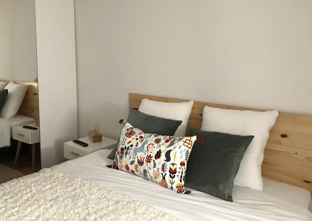 Postel nebo postele na pokoji v ubytování O Lodge