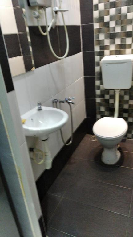 Koupelna v ubytování Ghazrins Hotel Dataran Larkin