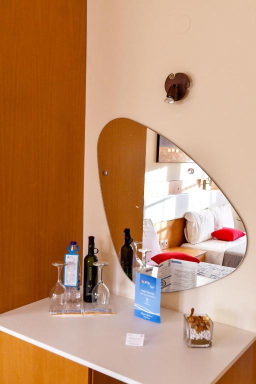 Postel nebo postele na pokoji v ubytování Avra Hotel